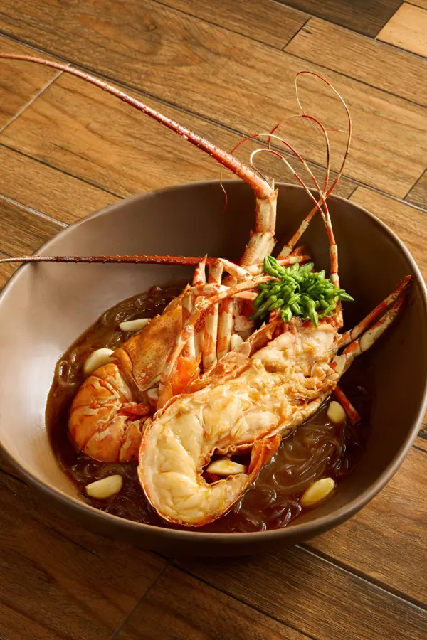 Steamed lobster glass noodles in clay pot