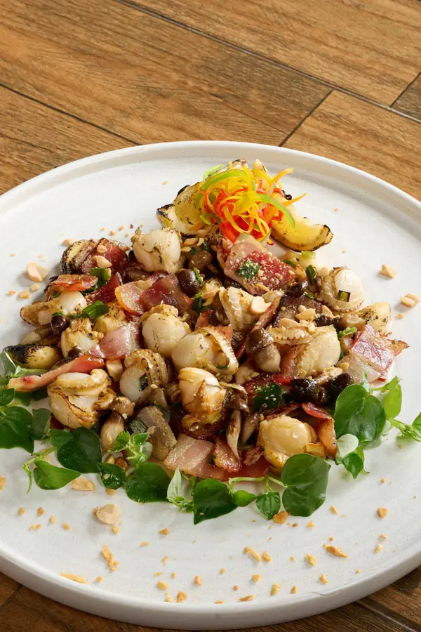 Grilled scallops with bacon